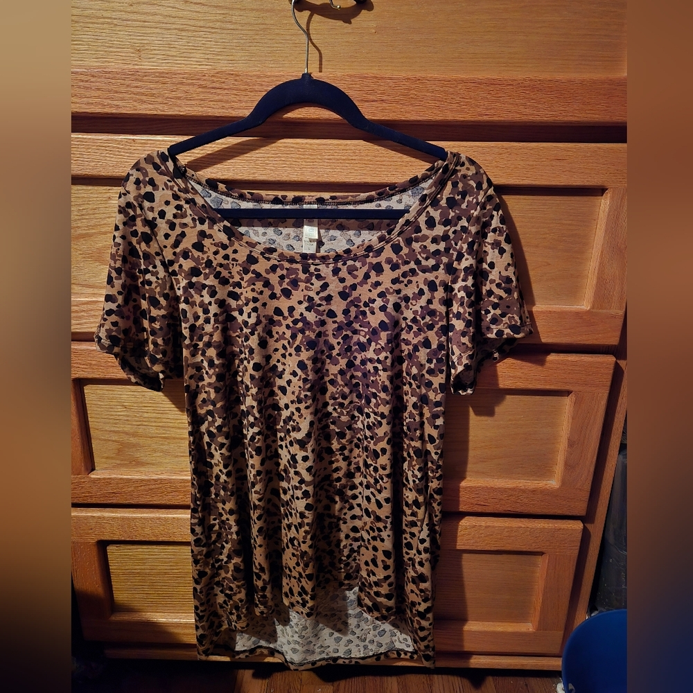 Leopard Print Short Sleeve Shirt Size Large Lularoe